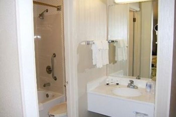 Quality Roof Inn and Suites (Montgomery)